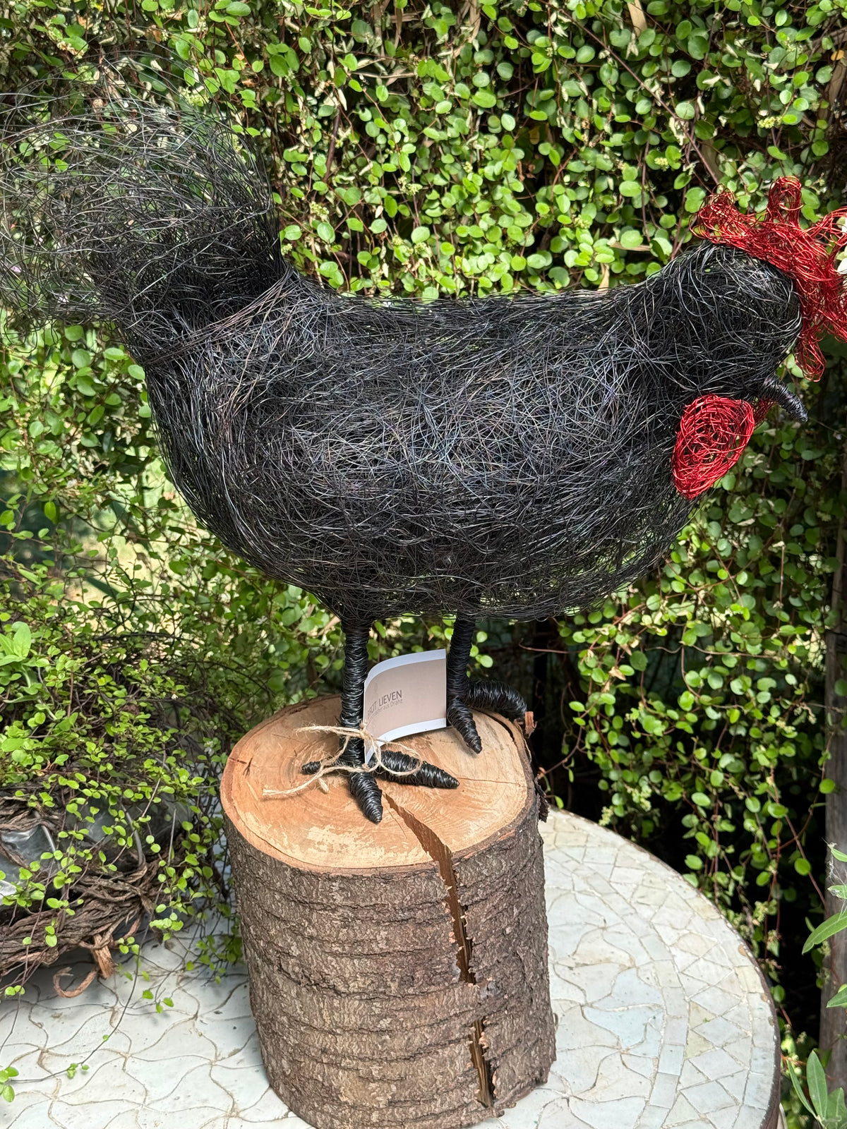Deko Huhn auf Baumstamm Nr. 2