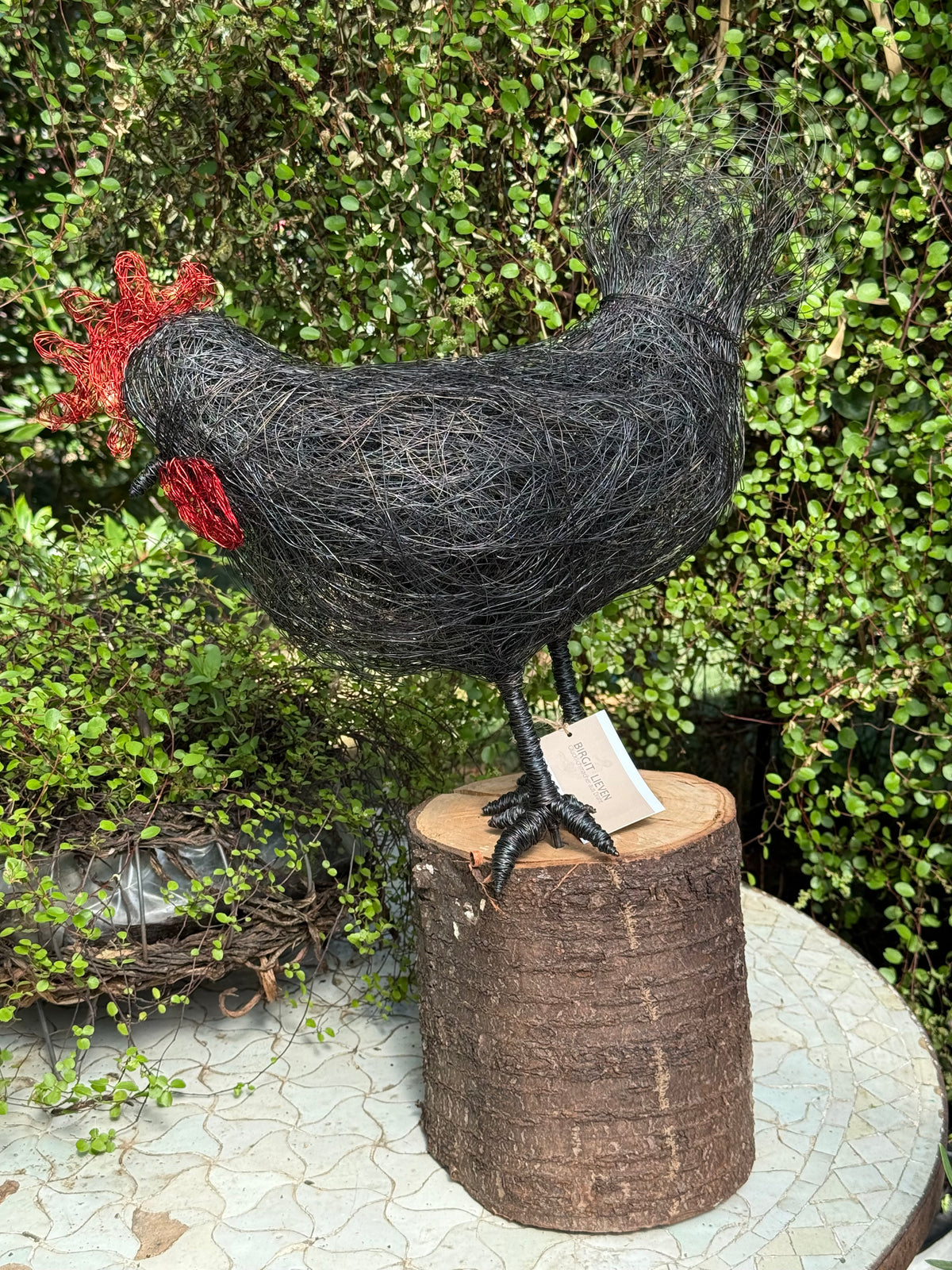 Deko Huhn auf Baumstamm Nr. 2