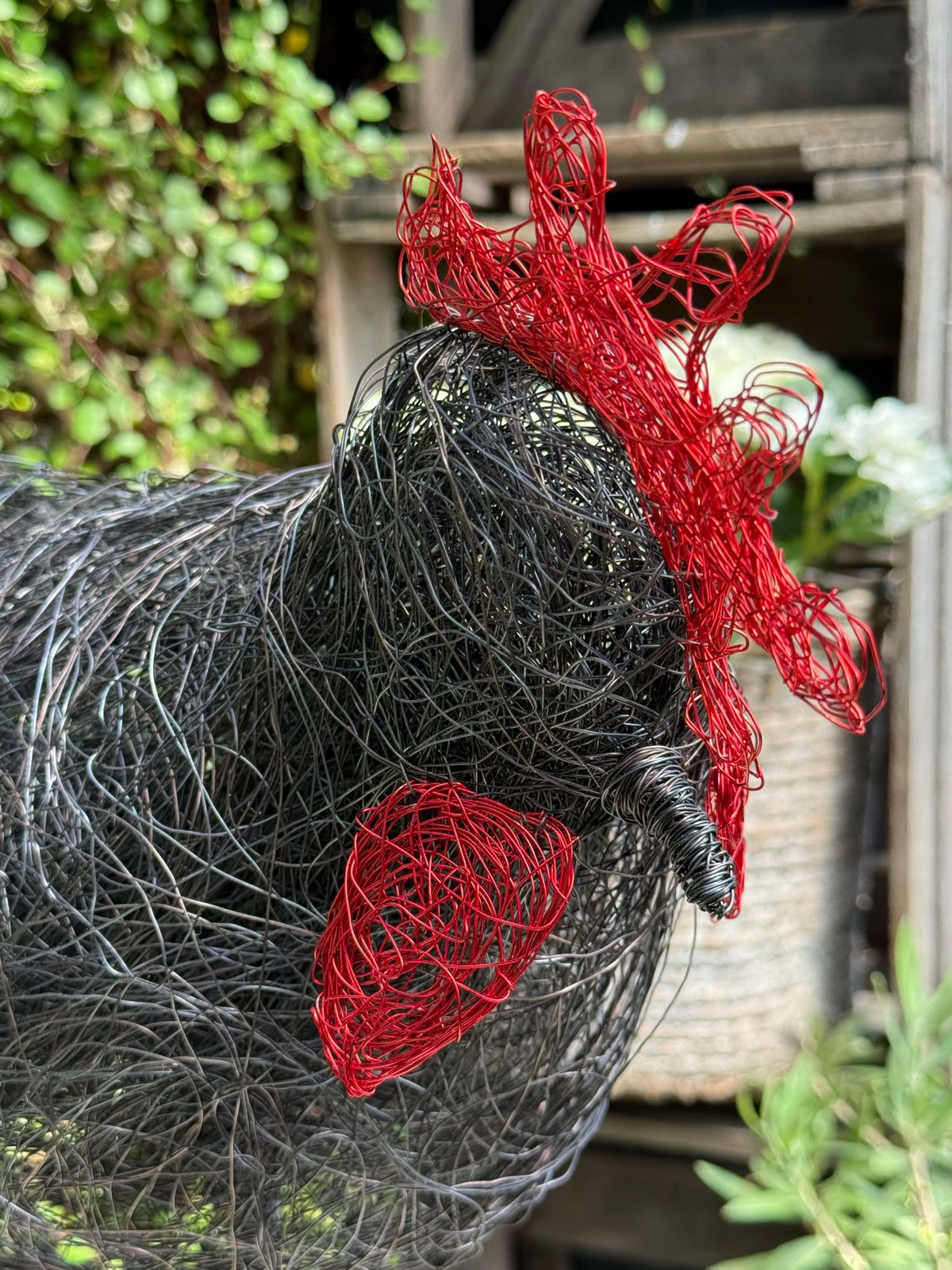 Deko Huhn auf Baumstamm Nr. 2